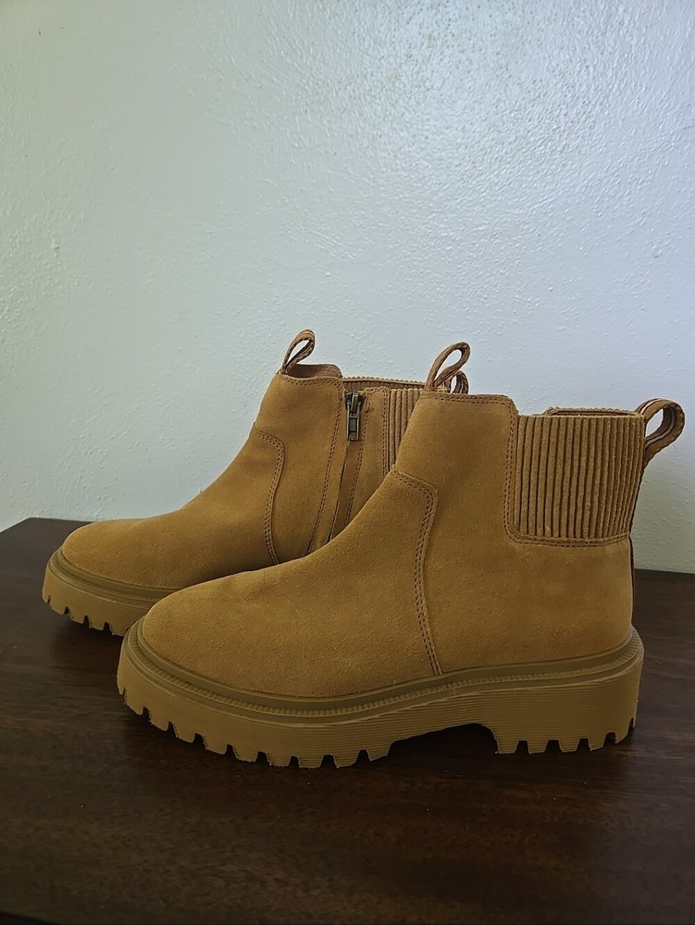 Madewell The Henry Lugsole Boot in Suede Sand 7.5